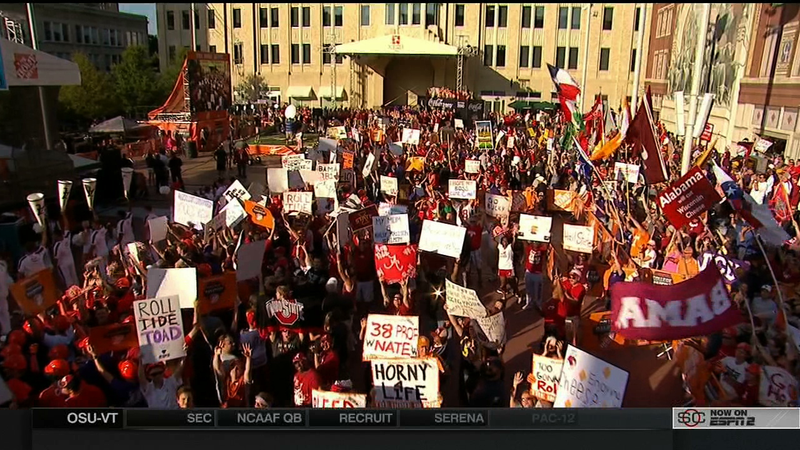Illustration for article titled Cowherd's Hair: Your College GameDay Sign Roundup